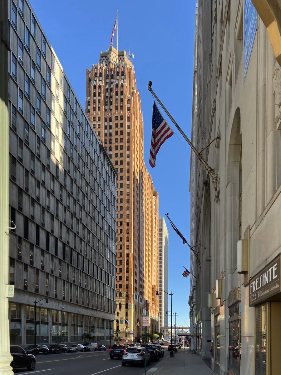 The same photo after keystone correction in Keystone Photo Studio: verticals are straight and the full frame is preserved